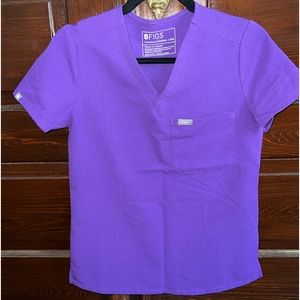 Figs Catarina one pocket scrub top in grape